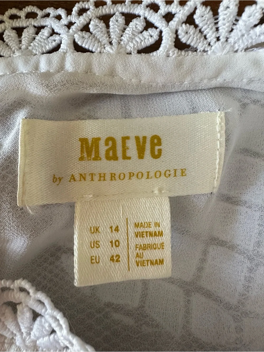 Anthropologie Maeve white sheer sleeveless top tank pineapple motif size 10